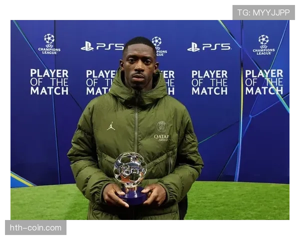 奥斯曼·登贝莱最新街拍也太夸张了，看着衣服标签我真想把工资条退了