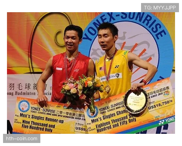 陶菲克生活照太上头，金表亮瞎人的同时厨房里居然只剩一包速食面